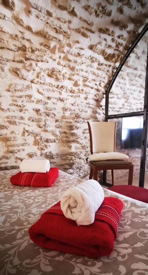 Chambre D Hote De Charme Avec Plein D Authenticite Du 13 Eme Siecle Chateauneuf-du-Pape Bagian luar foto